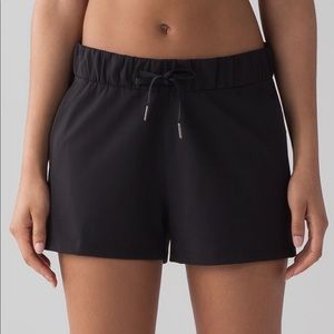 Lululemon 2.5” On the Fly Shorts in Black
